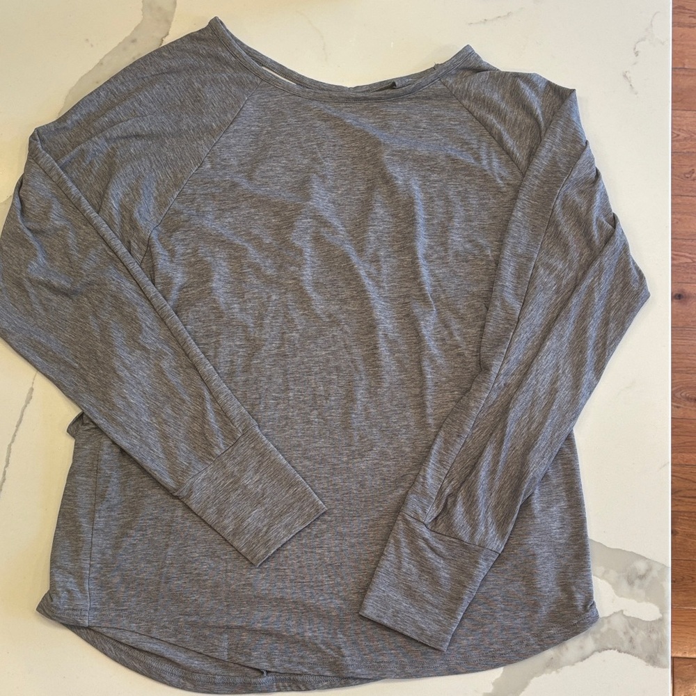 GAP Breathe Women's Med Charcoal Long Sleeve yoga Tee